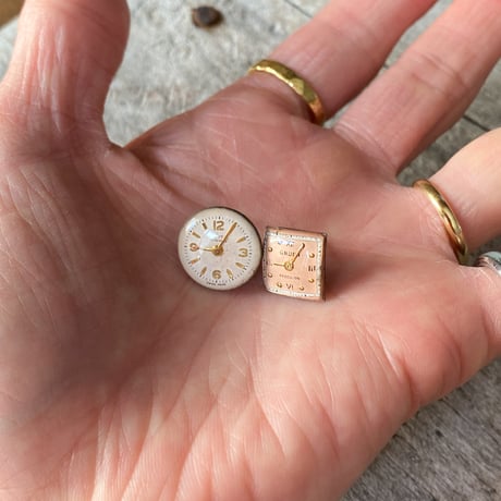 antique dial asymmetry pierced earrings【K0967】