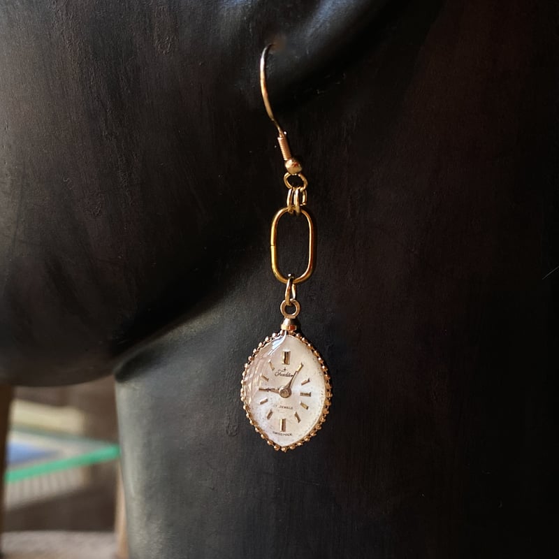antique teardrop dial silhouette hook pierces e