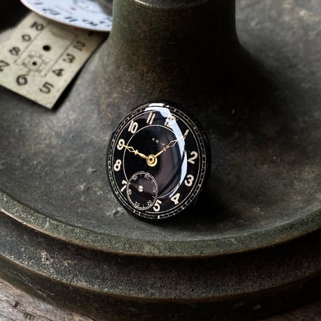 【new!!】antique round dial brooch "SEIKO 黒文字盤"【K1020】