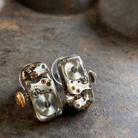 antique ladies movement pierced earrings【K0577】