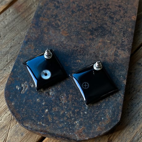 【企画展作品】antique dial square rhombus pierced earrings【something special/S0020】