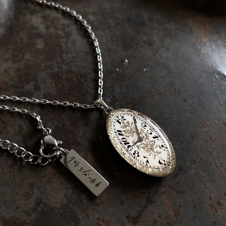 Antique dial necklace  "1920's art nouveau hand engraving" ボックス付【K0776】