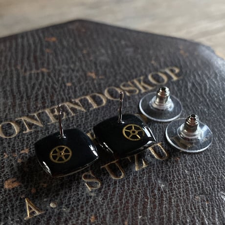 【K0666】antique square dial pierced earrings