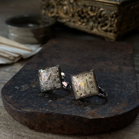 antique dial square rhombus earrings "GRUEN"(ボックス付)【K1003】