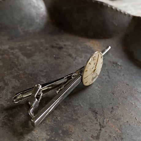 【K0631】 round dial tiepin
