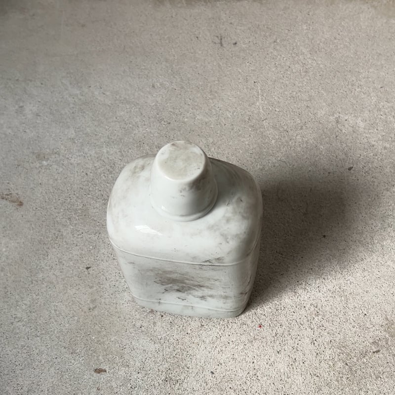 戦前 戦中 白磁の水筒 耳無し 東京レッテル 渡辺謹製 ねじ込み蓋 金属