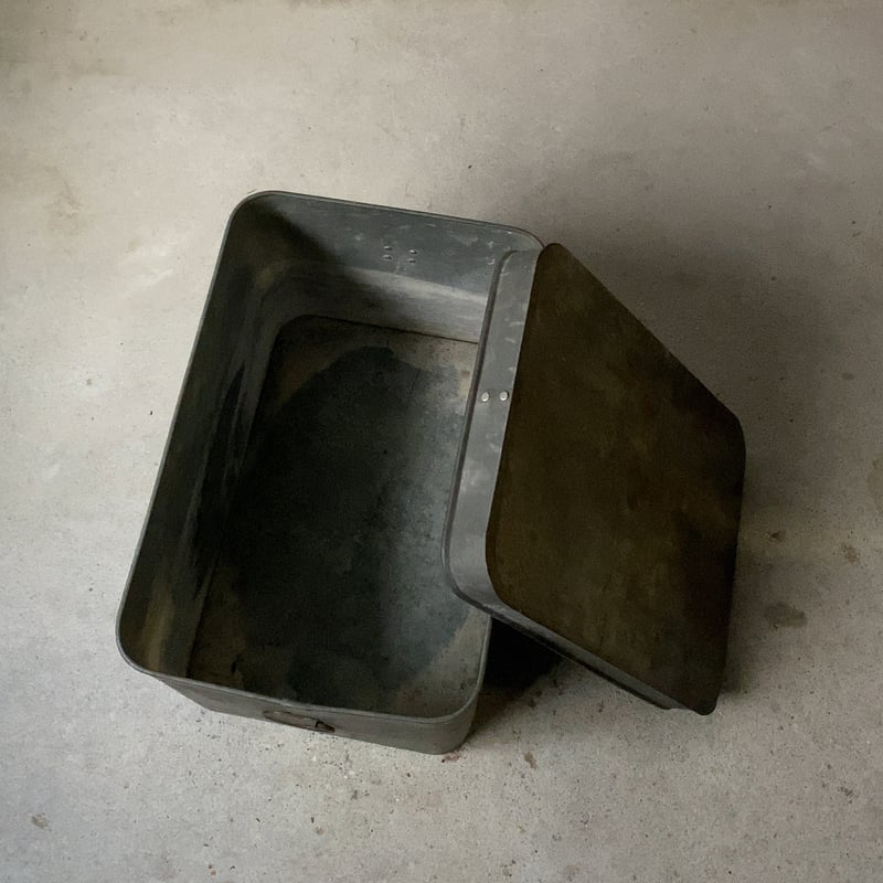 古いブリキの箱 蓋付き 持手付き ヴィンテージツールボックス ストック