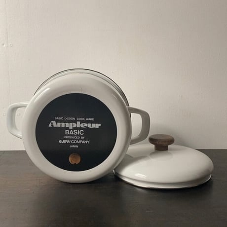 EJIRY Ampleur  エジリー社製  アンプルール BASICシリーズ ホーロー両手鍋20cm ホワイト ウッド摘み used