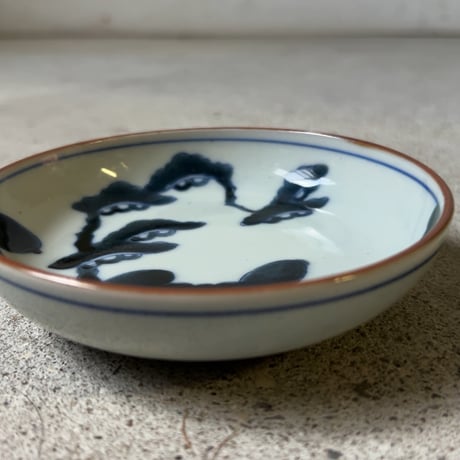 大正期 松柄の古い染付け小皿［5枚セット］呉須 松絵 染付 茶縁 小皿 豆皿 手書き 絵付 グッドバランス 美品範疇
