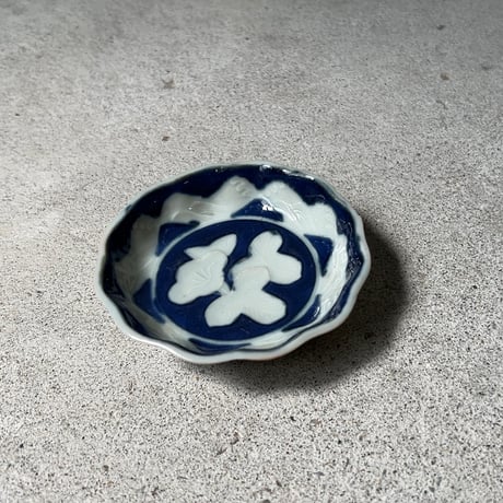 明治 大正期 古い瀬戸焼の豆皿［1枚の価格］在庫17枚 朝顔＋波絵  染付 型押し 小皿 有田 伊万里 完品
