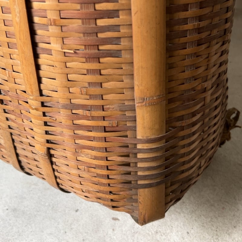 古い竹編みの縦長背負い籠 筒籠 花籠 竿立て 傘立て 日本の古籠 古道具