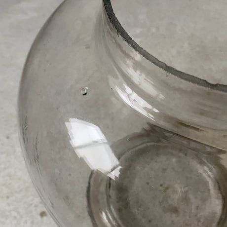 アンティーク大型ガラスポット 高さ31cm苺型古い硝子の保存瓶 硝子瓶 ガラス瓶 花器 金魚鉢 ベタ鉢 メダカ鉢 大正期 吹きガラス  ゆらゆら気泡ガラス 地球瓶
