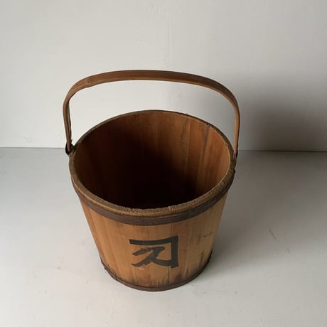 古い木のバケツ 昭和20年 木製バケツ 竹持手 古道具 戦中戦前 終戦時 ヴィンテージバケツ 古道具 古民具 花器