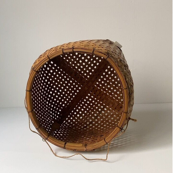 古い竹編みの魚籠(ビク) 竹工芸 ヘラ立て 花器 鉢受け 屑籠 古い竹編みの魚籠(ビク) 竹工芸 ヘラ立て 花器 鉢受け 屑籠