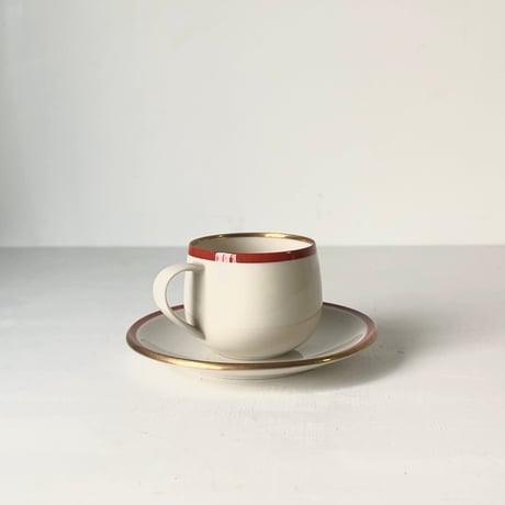 名古屋陶芸 カップ＆ソーサー　ボルドーと金彩のシンプルデザイン ハンドペイント  ヴィンテージコーヒーカップ 美品  1客の価格(ストック3客有)