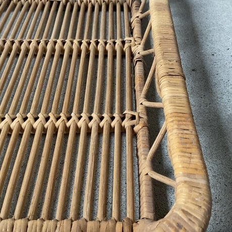 古いラタンの平籠  ナチュラル素材 ヴィンテージバスケット トレーカゴ 天然素材 白木 珍品