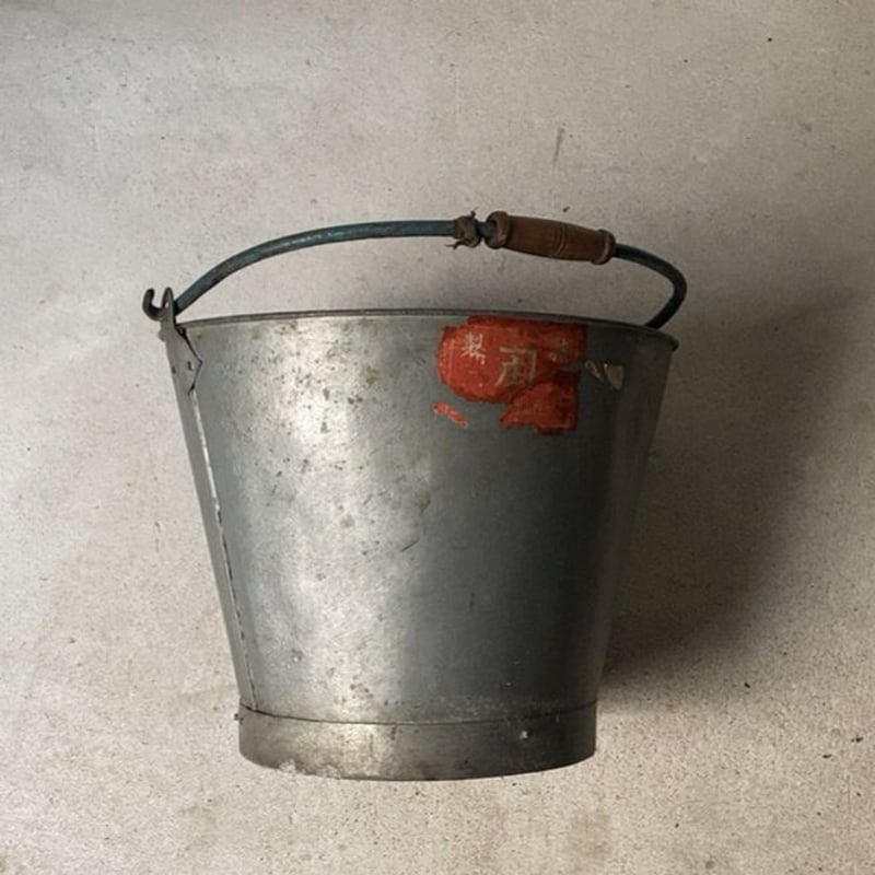 古い鉄のバケツ 大正 戦前昭和 鉄製 Sマーク 青塗装エイジング 木製