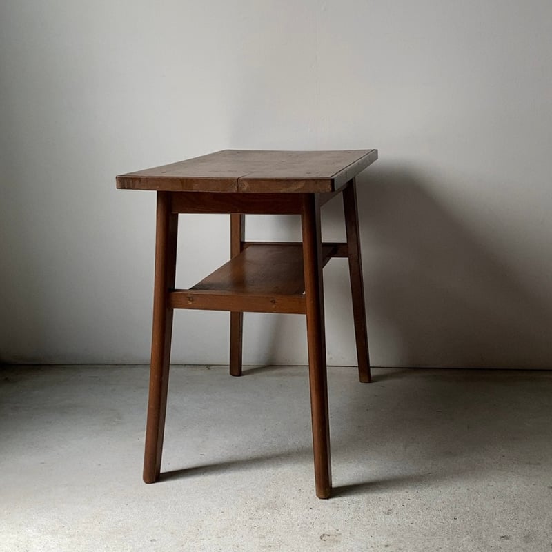 古い無垢材のコーヒーテーブル 古い木のコーヒーテーブル 喫茶テーブル. 無垢材 小型テーブル