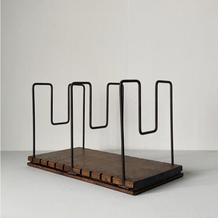古い本立て 100年級の楢無垢材と3本スチールのブックスタンド 大正