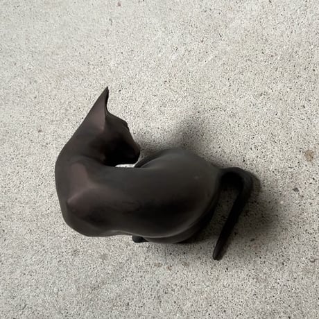 ブロンズ猫像 ヴィンテージドール 古い銅の猫 置物  しとやかな猫  スミスソニアン 金工 オールドクラフト 希少品