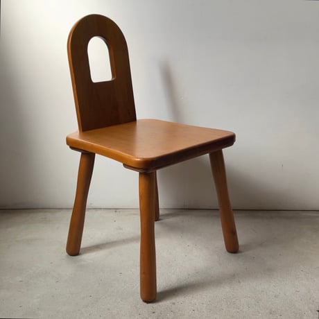 木製無垢材のダイニングチェア  木の椅子 良品