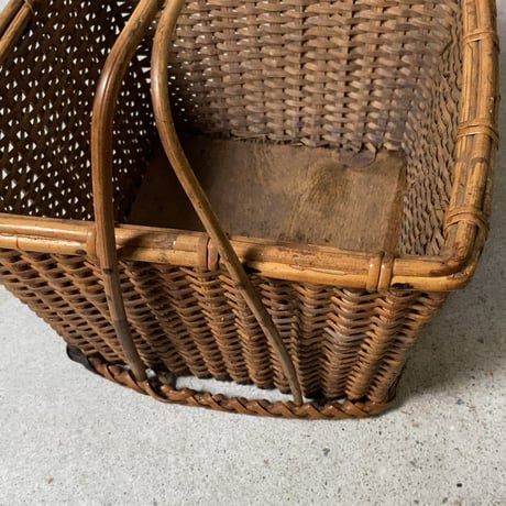 古い竹編みの持手籠  ワンハンドルバスケット 炭斗(すみとり) 茶道具 炭取 烏府(うふ) アンティーク花器 花籠