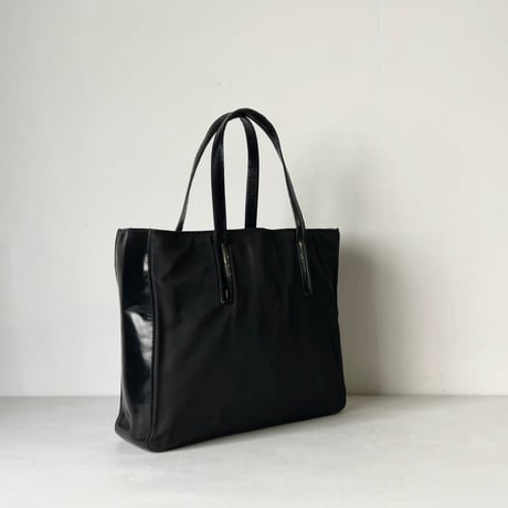 90s VINTAGE PRADA ナイロン/ガラスレザー コンビ 小さめトートバッグ 型押しエンボスロゴ 軽量トートバッグ シンプルデザイン　オールドプラダ 中古良品