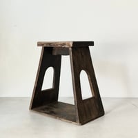 小さく古い踏台  昭和初期 木製無垢 無塗装 飾り台 ミニスツール 花台 ヴィンテージステップ 良品