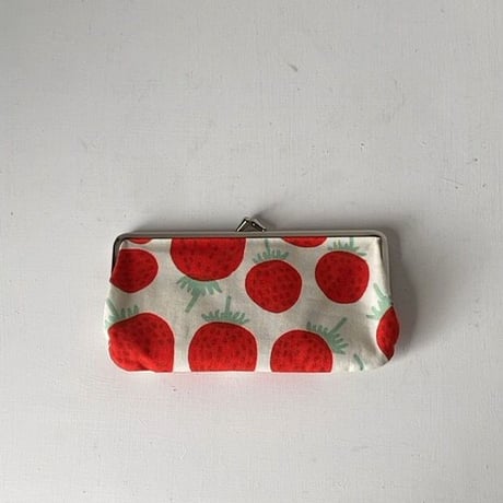 marimekko（マリメッコ）Mansikka（マンシッカ/イチゴ）柄のがま口ポーチ 小型 中古美品
