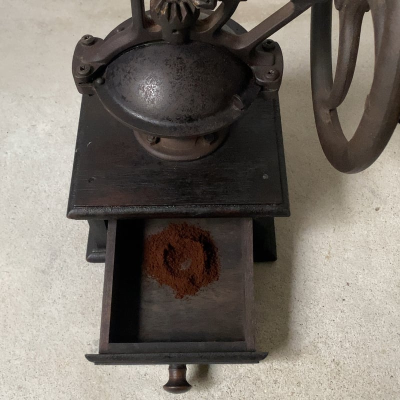 古い大き目 コーヒーミル 錆肌 黒ヤケ トロトロ グッドエイジング