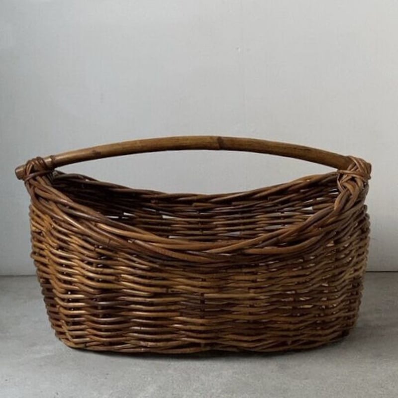 古いアラログの大籠 持ち手かご 幅約58cm ワンハンドルカゴ 飴色にヤケ