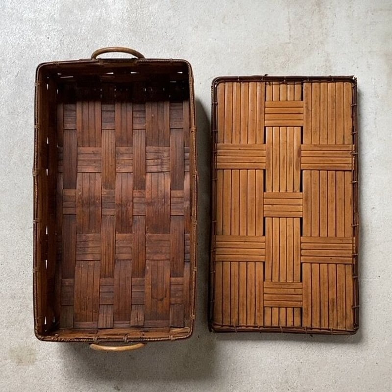 中国の古い民芸品です。ヴィンテージ　木製の箱型籠。古いものです 中国の古い民芸品です。ヴィンテージ 木製の箱型籠。古いもの