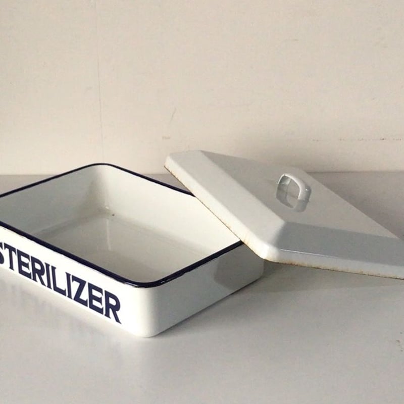 ホーロー蓋付き滅菌ケース sterilizer/消毒器 ロゴ入り 琺瑯 道具箱
