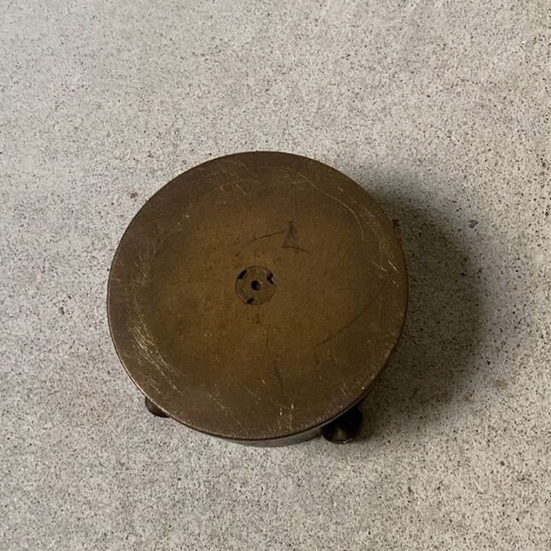 太平洋戦争 旧日本軍 砲弾 薬莢 灰皿 直径11cm 真鍮 ブラス製 太平洋戦争 旧日本軍 砲弾 薬莢 灰皿 直径11cm 真鍮 ブラス製