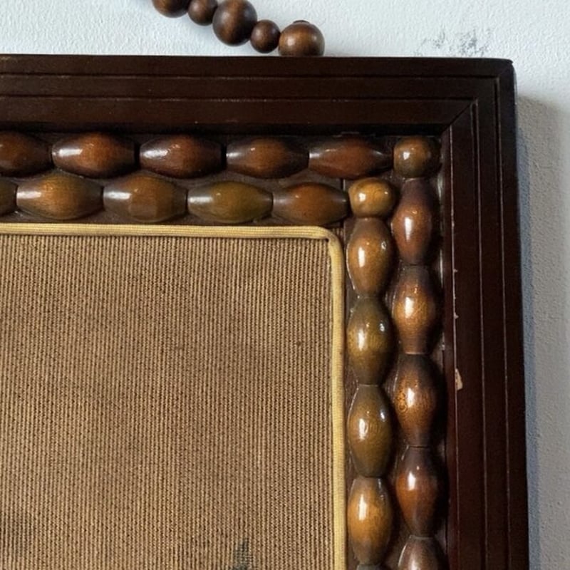 ヴィンテージ ウッドビーズとゴブラン織の壁飾り キャッスルモチーフ