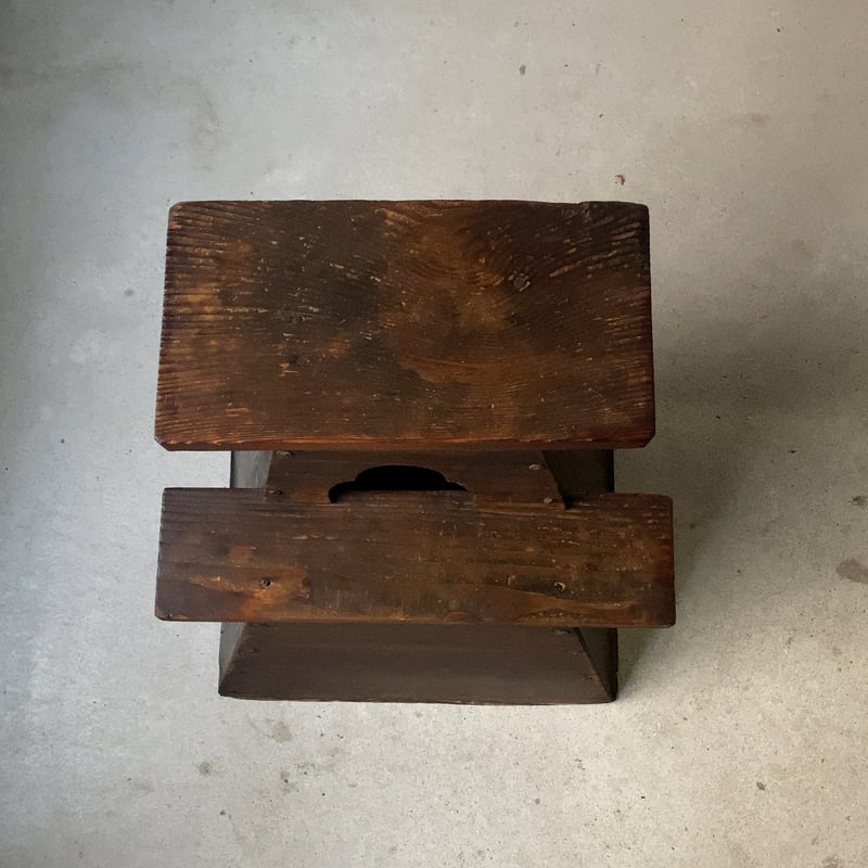 古い踏み台 戦前 昭和初期 杉無垢材 銅飾りリベット 達磨型穴 屑入れ