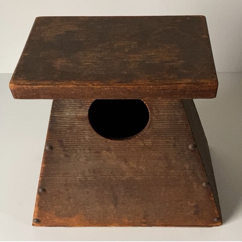 昭和初期 古い踏台 リベット補強 スツールや花台としてもヴィンテージステップ 古い踏み台 戦前 昭和初期 杉無垢材 達磨型穴 屑入れ踏台