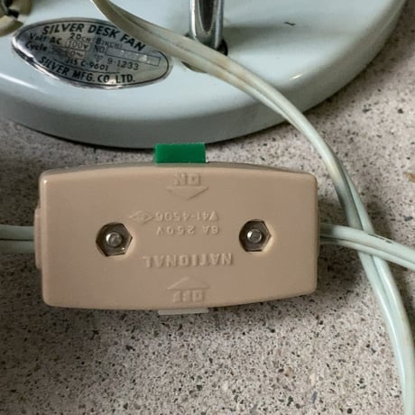 SILVER DESK FAN シルバーデスクファン (SILVER MFG.CO.LTD) ヴィンテージ卓上扇風機 小型 3枚金属羽根 レトロ家電 ブルー/クリームブルーグレー 良品