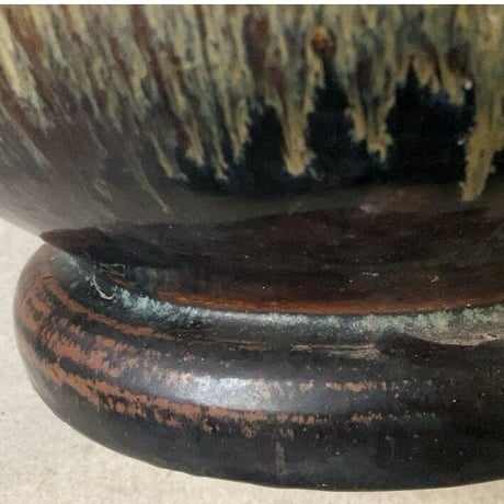 古い火鉢 33cm 茄子型 持ち手 足付き メダカ鉢 水栽培器 睡蓮鉢 ビオトープ鉢 ガーデニング 絞り釉 重ね掛け釉 二重掛け釉薬  堤焼き 古甕
