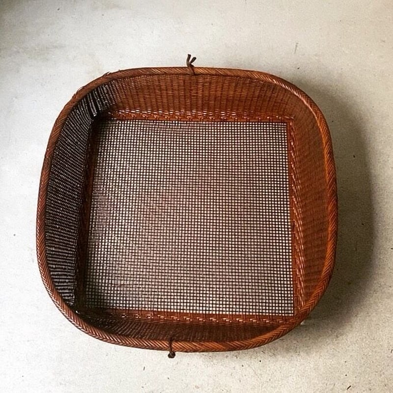 明治期 古い竹編みの平籠 正方形円状 大笊 ザルカゴ トロトロ飴色 美色