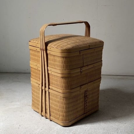 竹のお重  持ち手付三段重 竹編み 竹工芸 重箱  ドーム蓋  工芸品 民芸品 弁当箱 茶器箱 美品