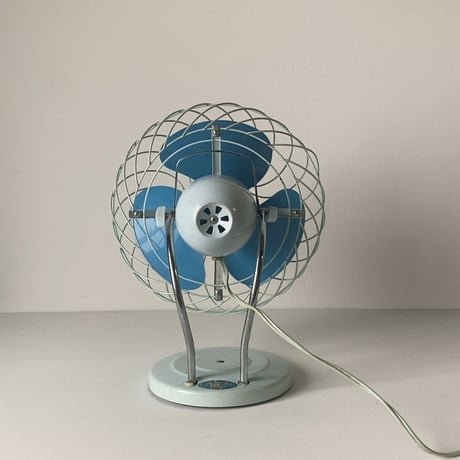 SILVER DESK FAN シルバーデスクファン (SILVER MFG.CO.LTD) ヴィンテージ卓上扇風機 小型 3枚金属羽根 レトロ家電 ブルー/クリームブルーグレー 良品