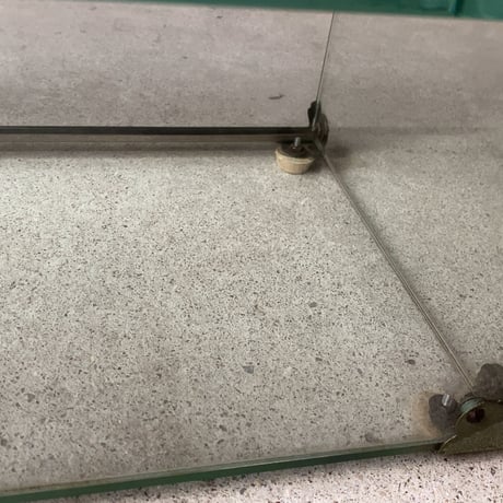 ヴィンテージ ガラスケース 小型 幅38cmの小さめ2段1枚棚板 ガラス引き戸構造 アンティーク マルマン ガスライター 販促用 硝子 ショーケース  良品