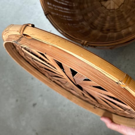B  古い竹編みの飯籠 蓋付き竹籠 幅約33cm わずかな目飛びはあるもののコンディション良好 ジャパンヴィンテージ