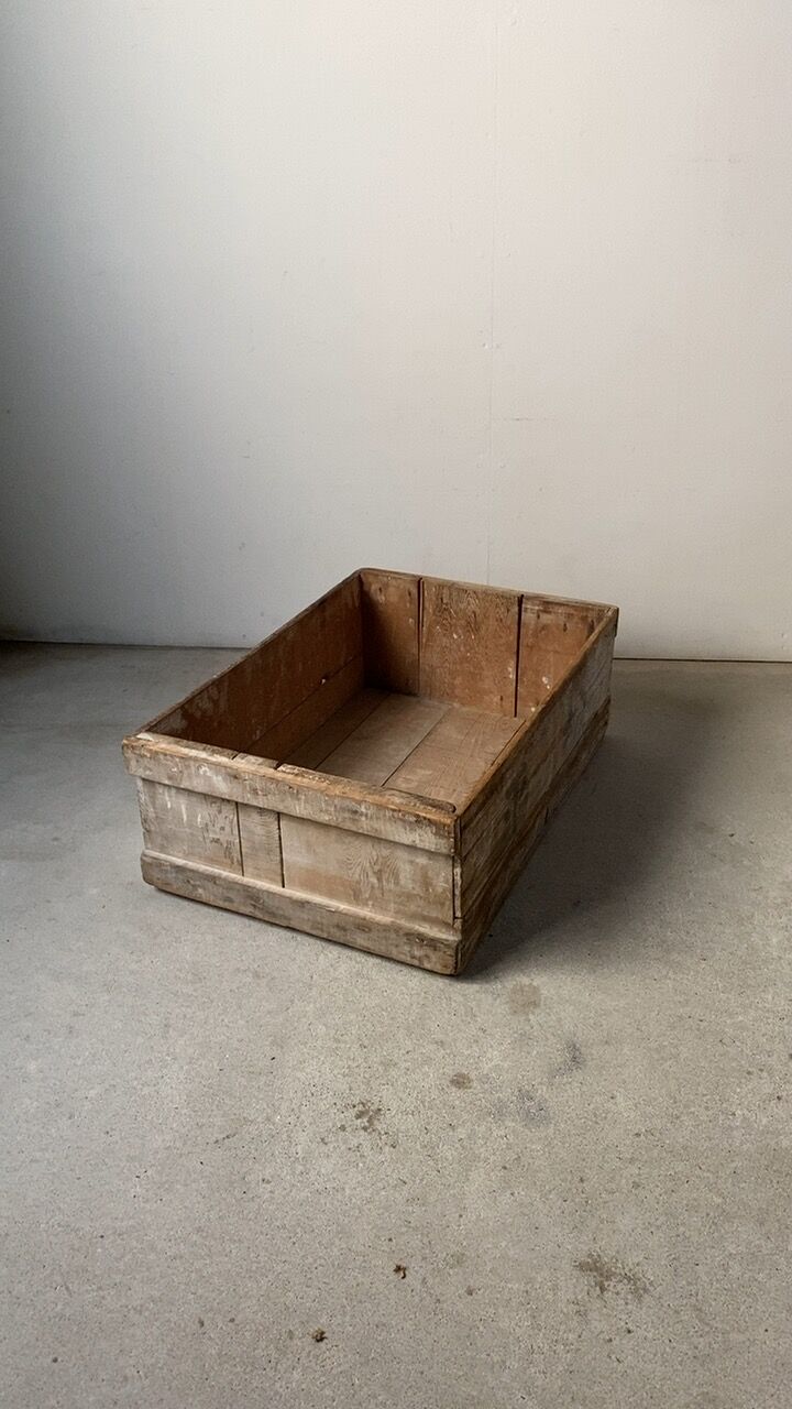 ヴィンテージ木箱 ちょうど良いサイズ感 幅約55cm 白けたエイジング