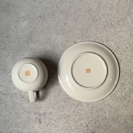 名古屋陶芸 カップ＆ソーサー　ボルドーと金彩のシンプルデザイン ハンドペイント  ヴィンテージコーヒーカップ 美品  1客の価格(ストック3客有)