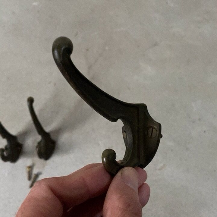 真鍮製アンティークフック3個セット 2穴当時モノネジ付 ハット&コート