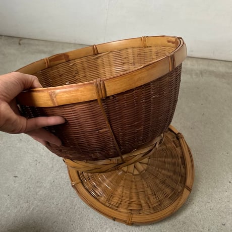 B  古い竹編みの飯籠 蓋付き竹籠 幅約33cm わずかな目飛びはあるもののコンディション良好 ジャパンヴィンテージ