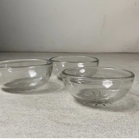 ヴィンテージ  ガラス器 菊紋様 昭和初期 気泡ガラス 深皿 小鉢 古い器 デザート器  ※3点セット