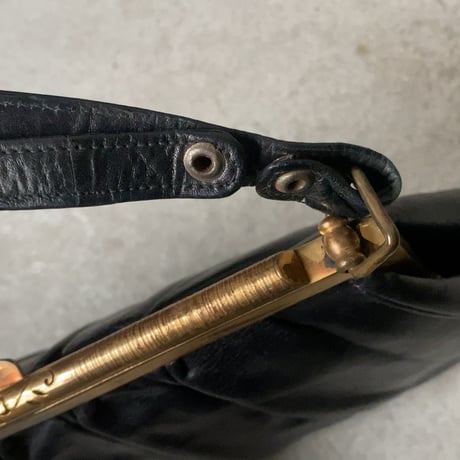 ヴィンテージ パーティバッグ  ブラックレザー/真鍮がま口  ギャザーデザイン ストラップは2way仕様  50s60s 中古良品